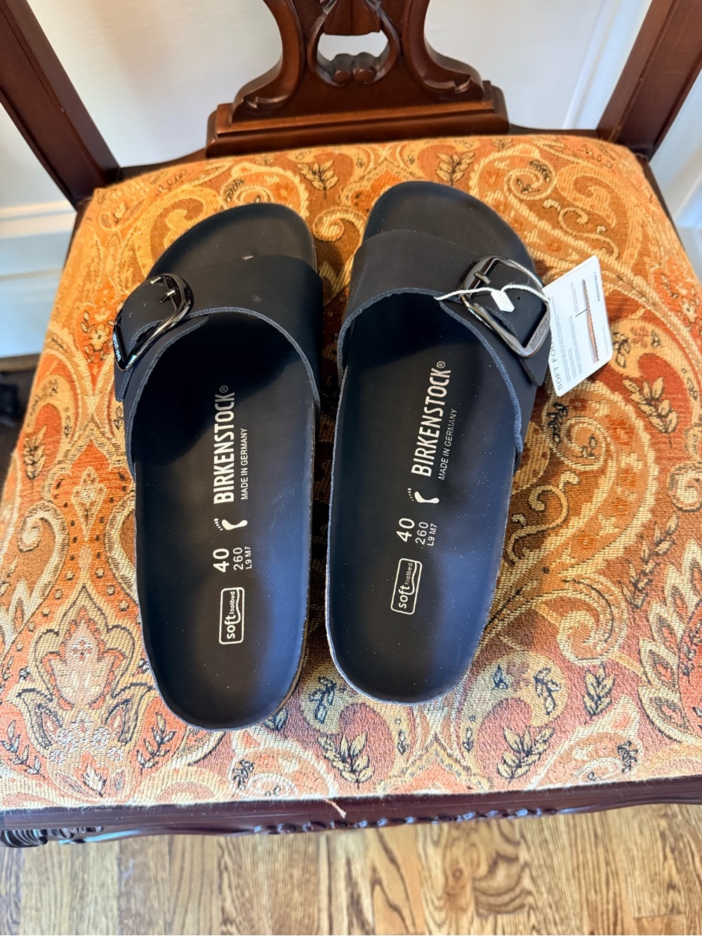 Birkenstock NWT Black Slide w/silver buckle. Soft Footbed. Size 40 - Picture 6 of 13